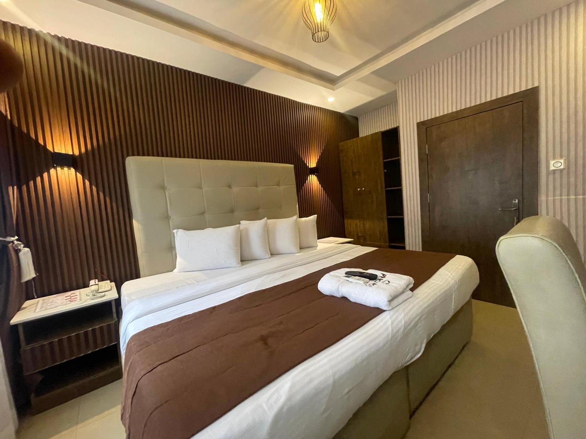 Presken Hotel @Villa Ікеджа Екстер'єр фото