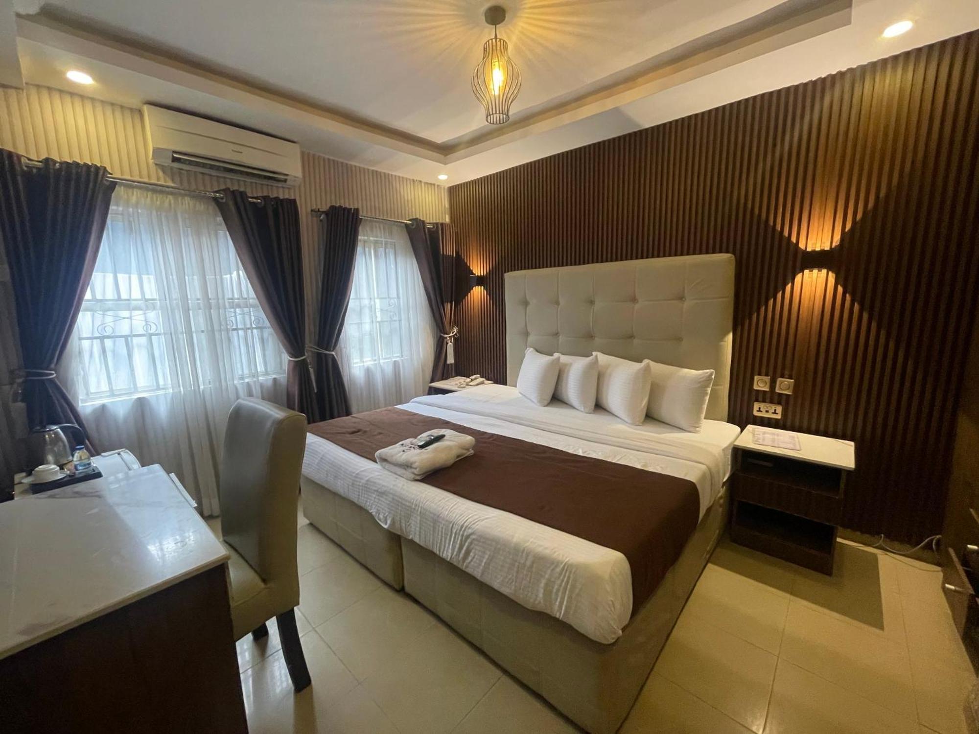 Presken Hotel @Villa Ікеджа Екстер'єр фото
